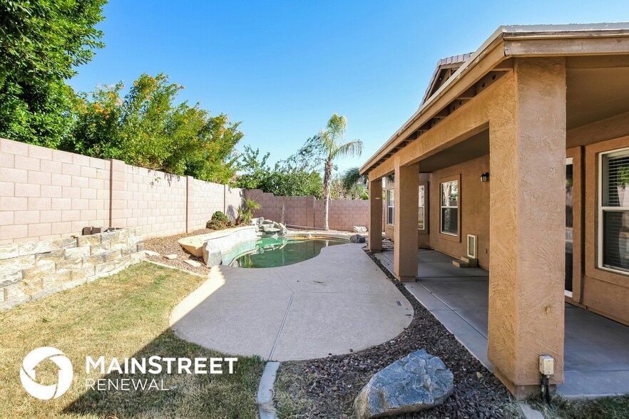 Building Photo - 15832 W Calavar Rd