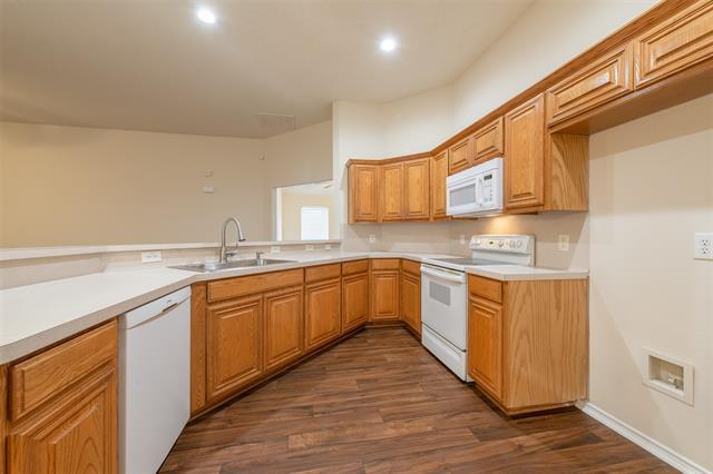 Building Photo - 202 Whitestone Way