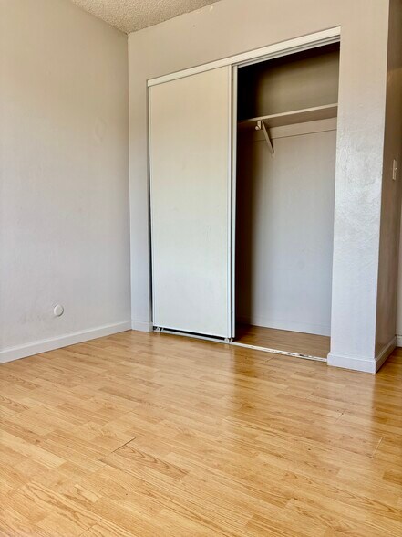 Building Photo - 1331 Pinetree Dr