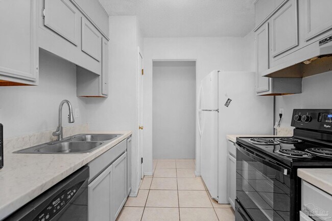Building Photo - 1555 Green Briar Pkwy