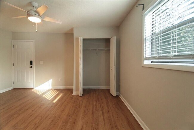 Building Photo - 516 Faith St