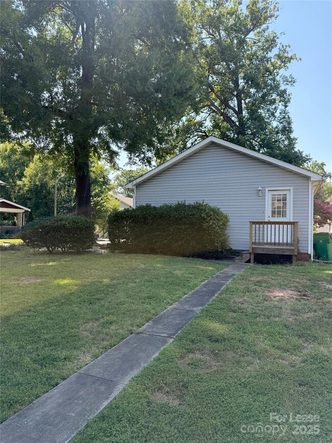 Building Photo - 517 Iverson Way