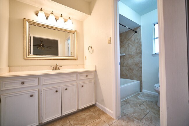 Building Photo - 14034 Utopia Dr