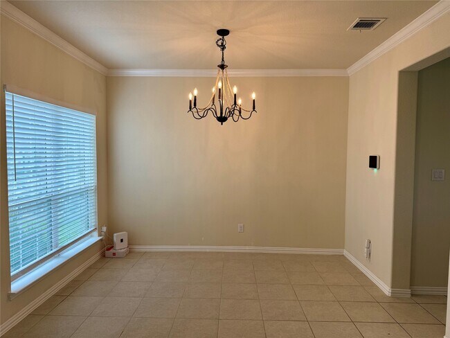 Building Photo - 23422 Bordeaux Dr