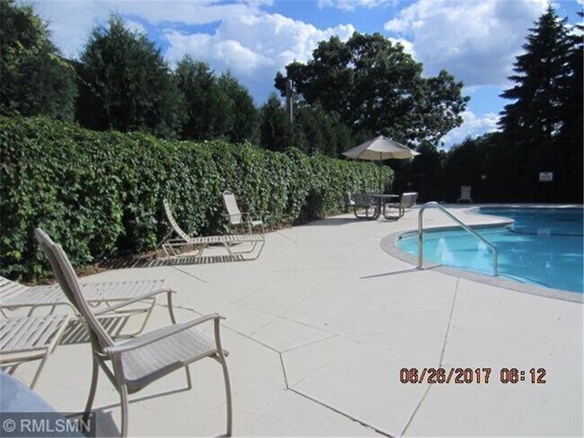 Building Photo - 1601 N Innsbruck Dr