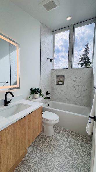 Building Photo - 11330 12th Ave NE