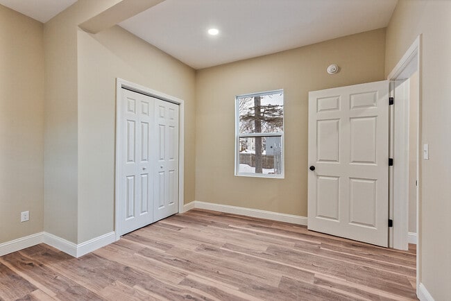 Building Photo - 392 S Main St