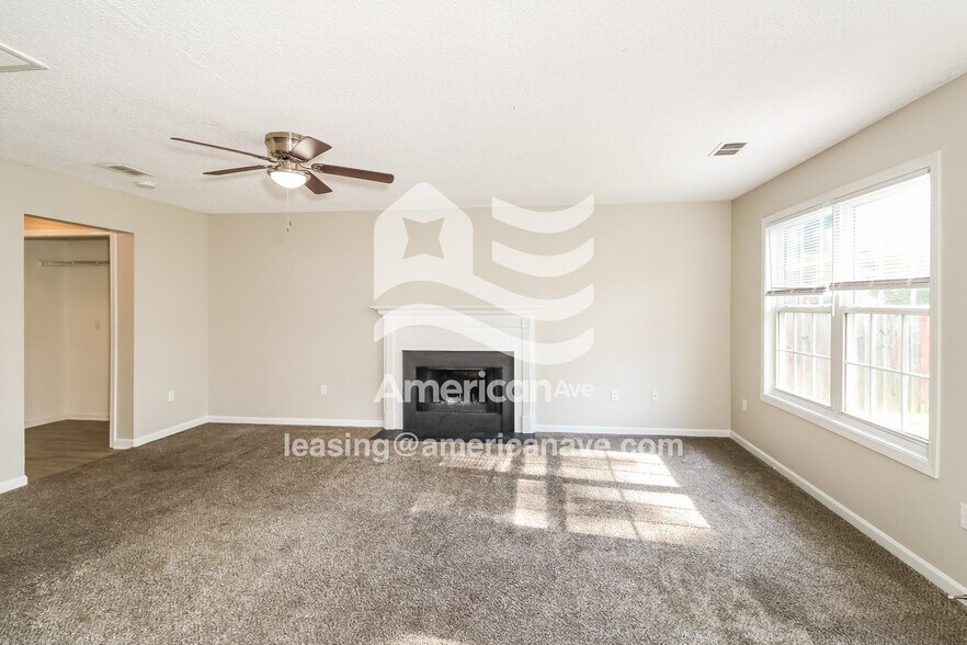 Building Photo - 402 Castle Ridge Dr