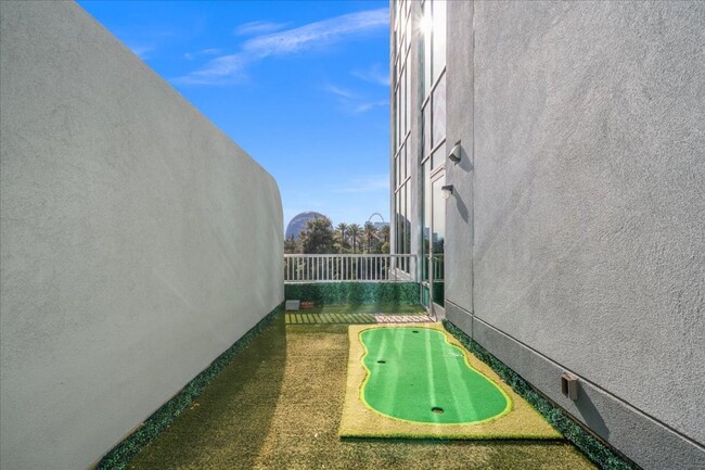 Building Photo - 360 E Desert Inn Rd