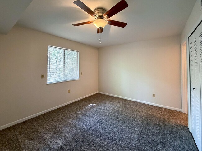 Building Photo - 2/2 Condo in Treehouse Village - Available...