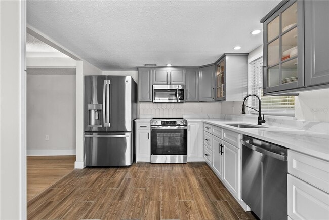 Building Photo - 4780 Cove Cir