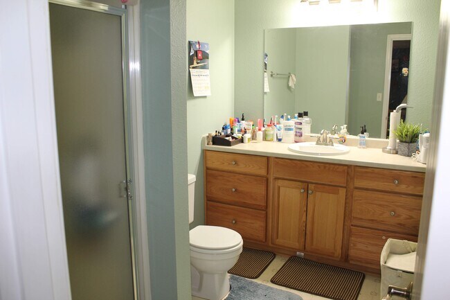 Building Photo - 12939 NE 195th Pl