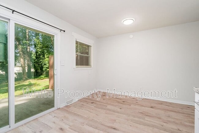 Building Photo - 602 Camrose Dr