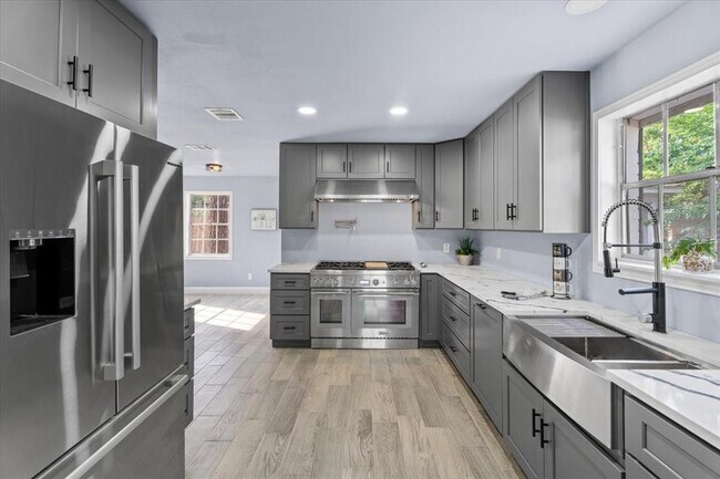 Building Photo - 1411 Grand Valley Dr