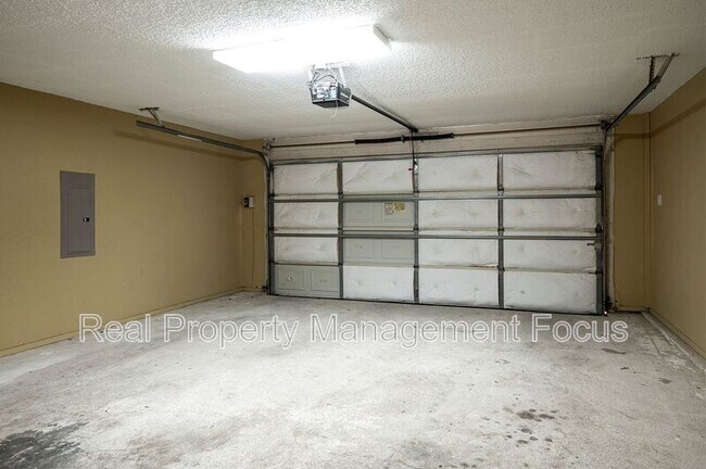 Building Photo - 2029 Whippoorwill Ln