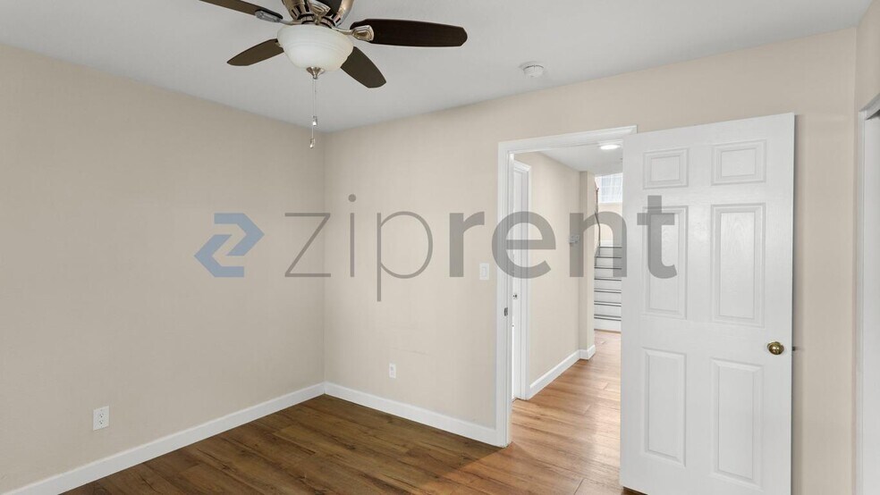 Building Photo - Unit