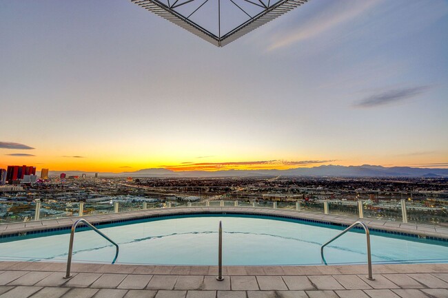 Building Photo - Newport Lofts 1813