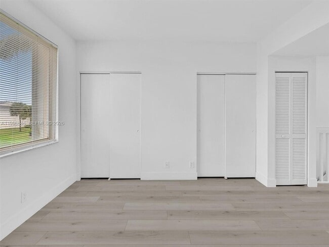 Building Photo - 8 Key W Ct