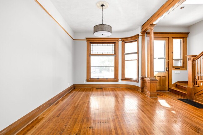 Building Photo - 319 E 13th St