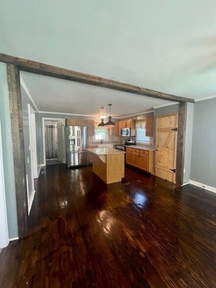 Building Photo - 112 Polk St