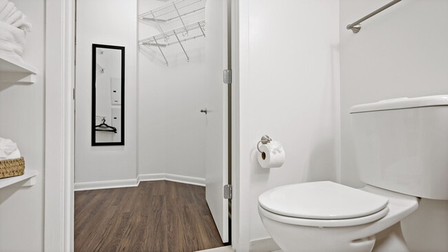 Building Photo - 1556 Spring Hill Rd