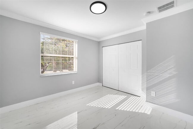 Building Photo - 15580 SW 49th Ct