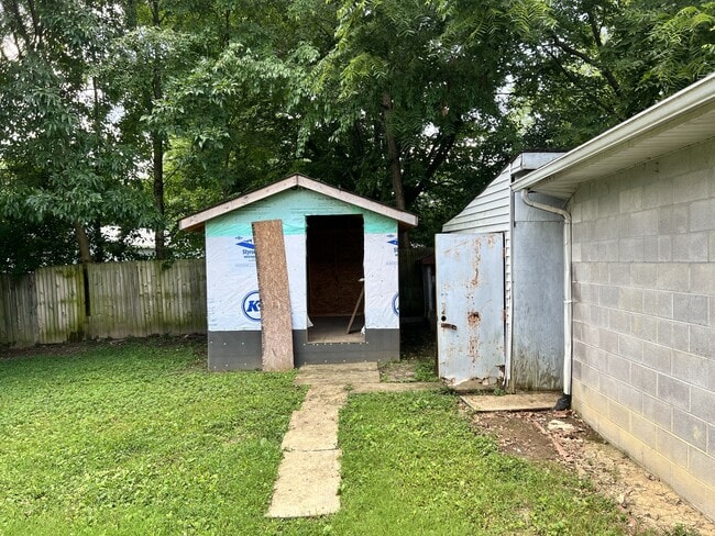 Building Photo - 3700 Hillcross Dr