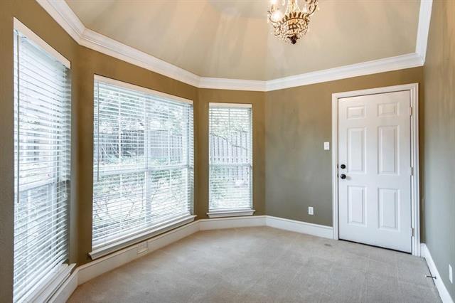 Building Photo - 725 Saxon Trail