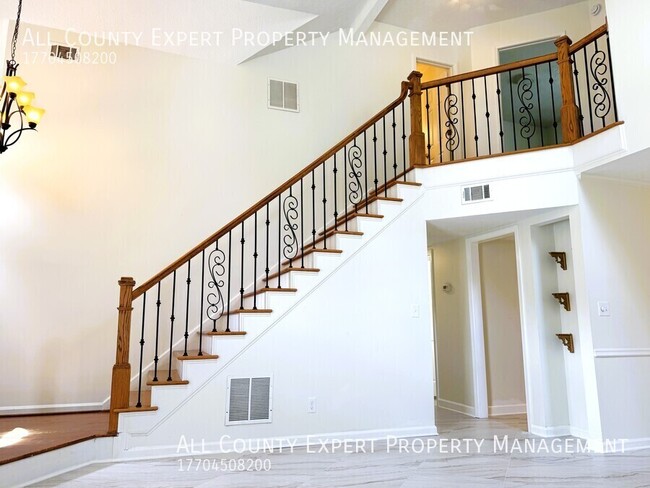Building Photo - 2290 Honeycomb Ct