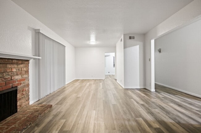Building Photo - 3 Bedroom 2 Bathroom House For Rent!