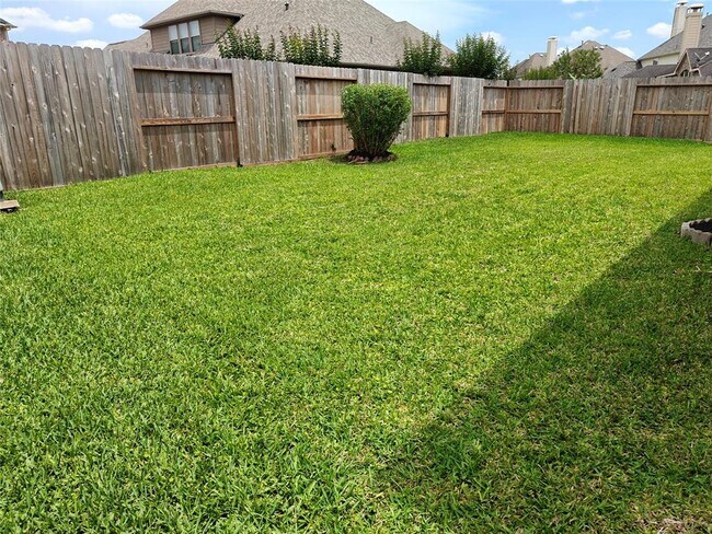 Building Photo - 5551 Twin Rivers Ln