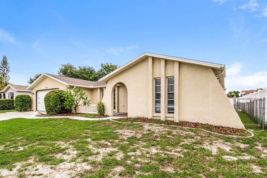 Building Photo - 7043 Fireside Dr