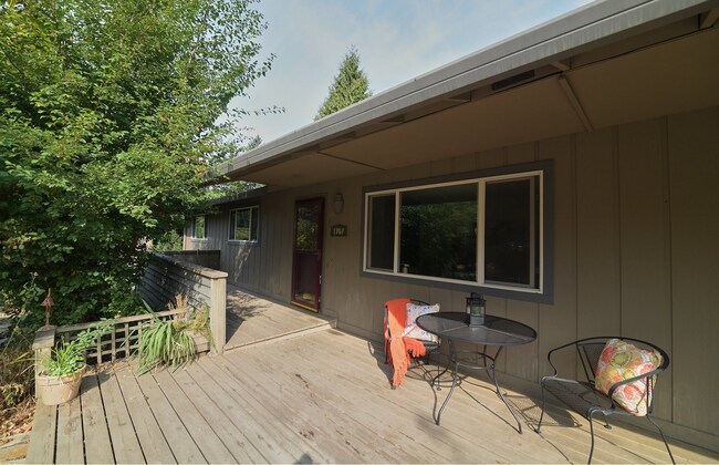 Building Photo - 1707 SW Binford Lake Pkwy