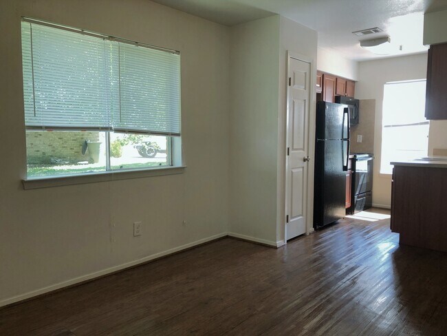 Building Photo - 3620MN