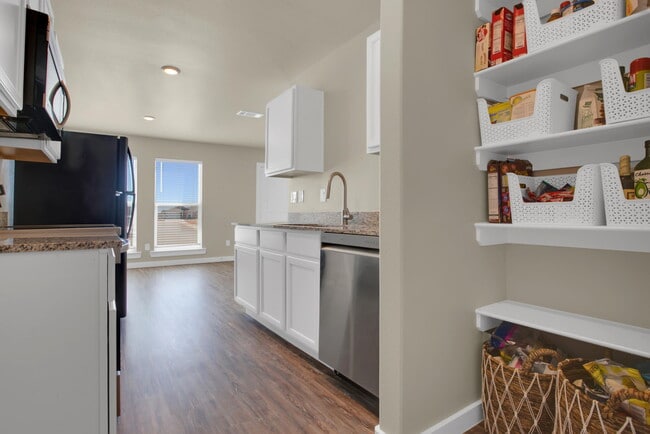 Building Photo - 402 E 30th St