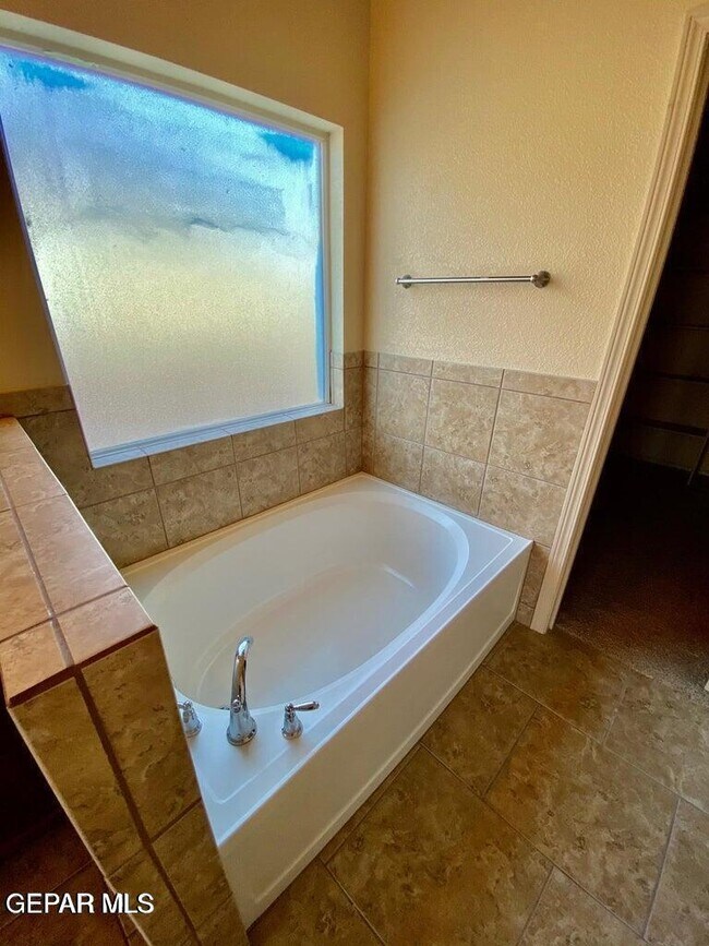 Building Photo - 14277 Desert Sky Dr