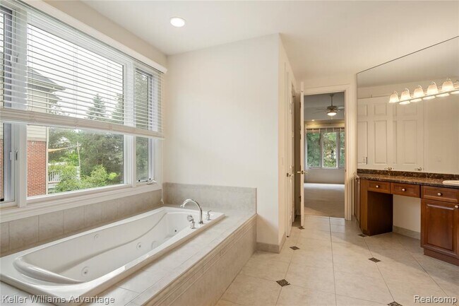 Building Photo - 47611 Manorwood Dr
