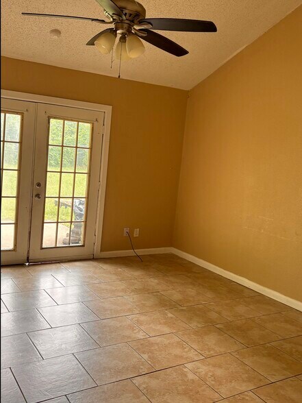 Building Photo - 3306 Westhampton Dr