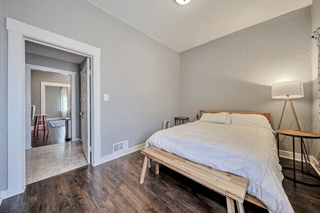 Building Photo - 712 S 900 E