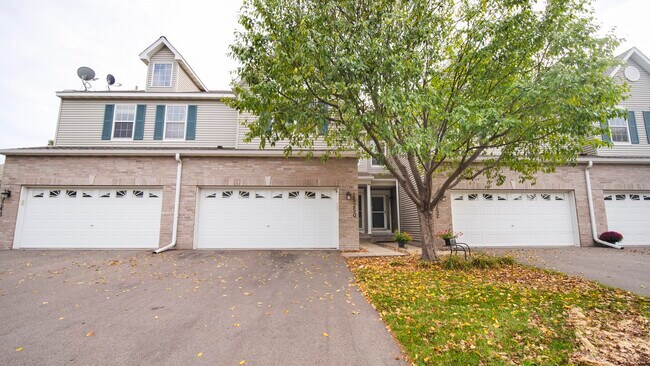 Building Photo - 15250 Florist Cir