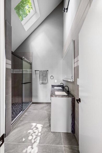 Building Photo - 700 Harpeth Trace Dr