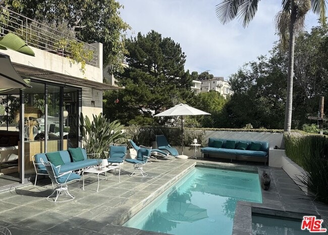 Building Photo - 1467 Queens Rd