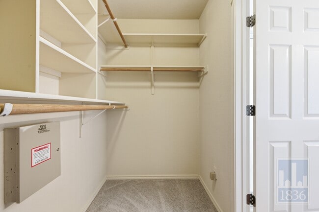 Building Photo - 10520 Fosseway Dr