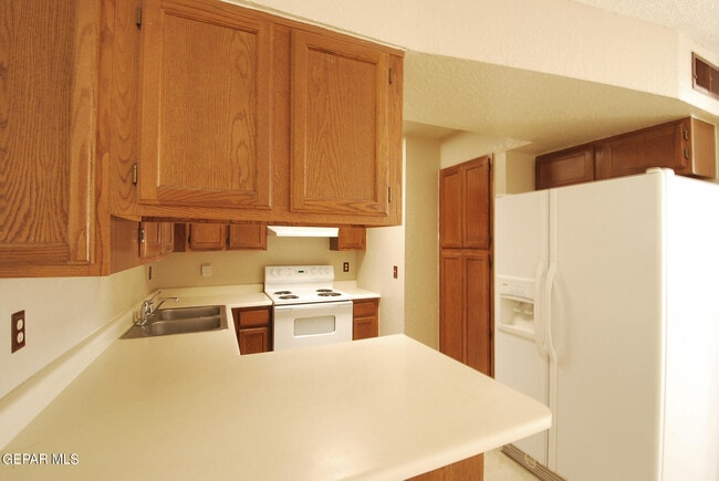 Building Photo - 216 Cutlass Dr