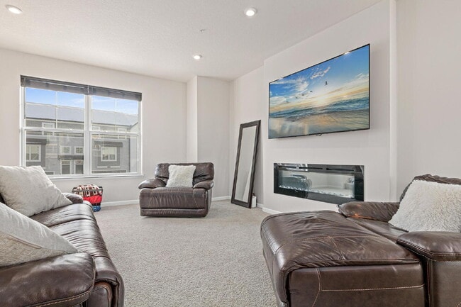 Building Photo - "Spacious 3-Bed Townhouse with 2.5 Baths in Maple Grove – A Perfect Retreat at 2405 Sq Ft!"