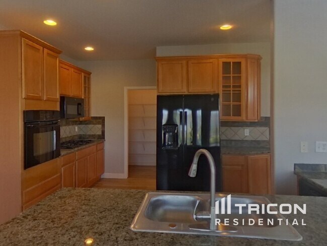 Building Photo - 850 Merrimac River Way