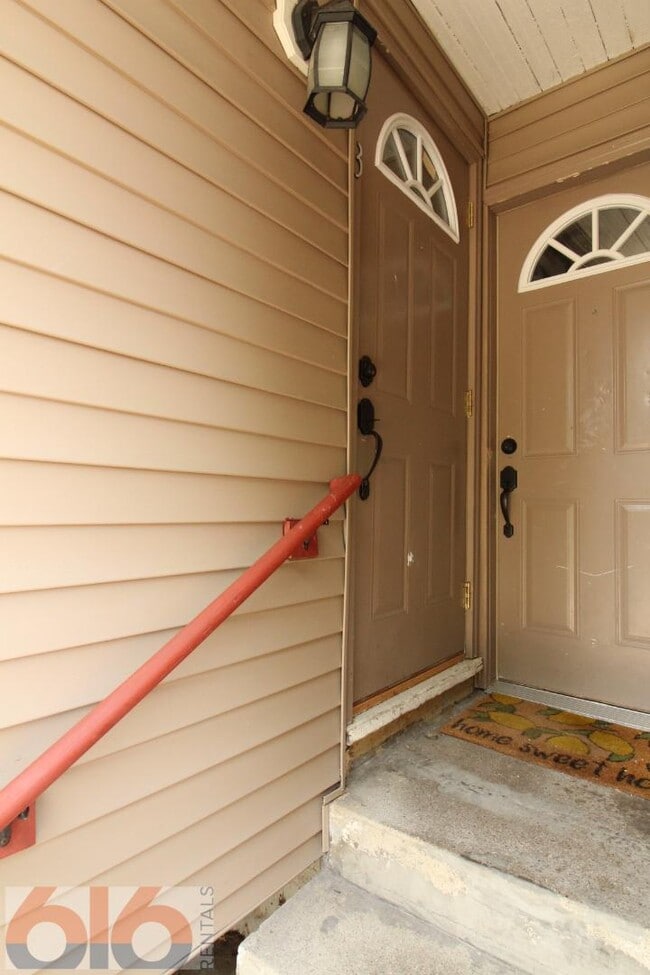 Building Photo - 817 Douglas St NW