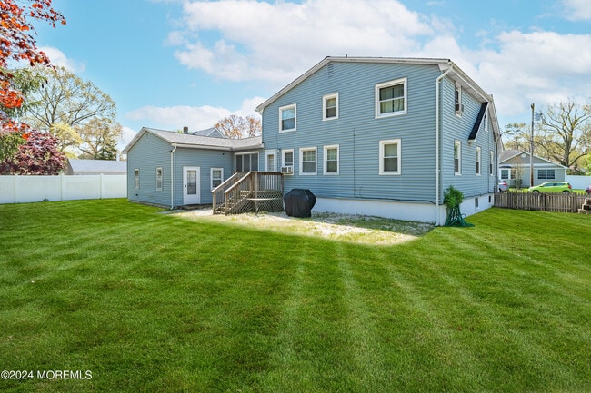 Building Photo - 914 Radnor Ave