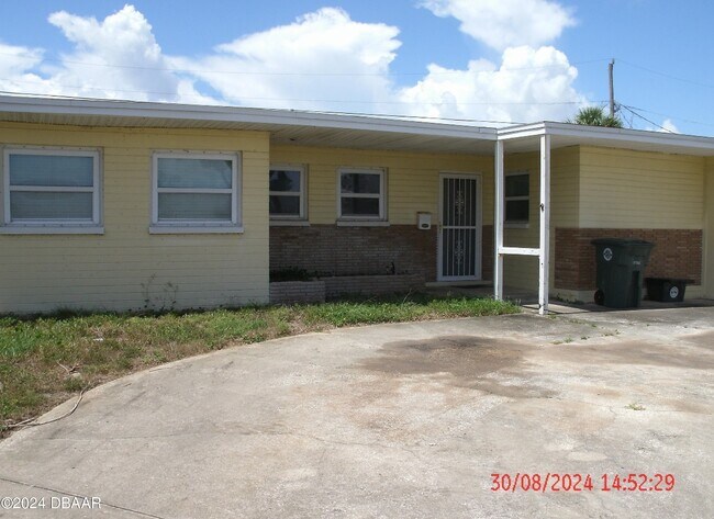 Building Photo - 2537 Coral Way W