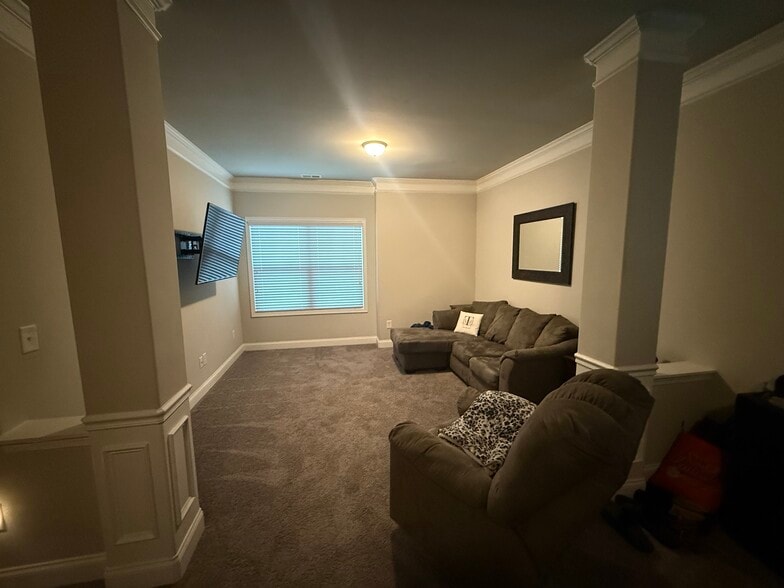 Building Photo - 121 Wild Hickory Cir